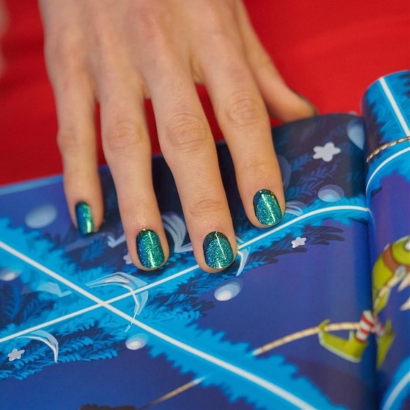 Color Street Feeling Pine - Picture 4 of 5